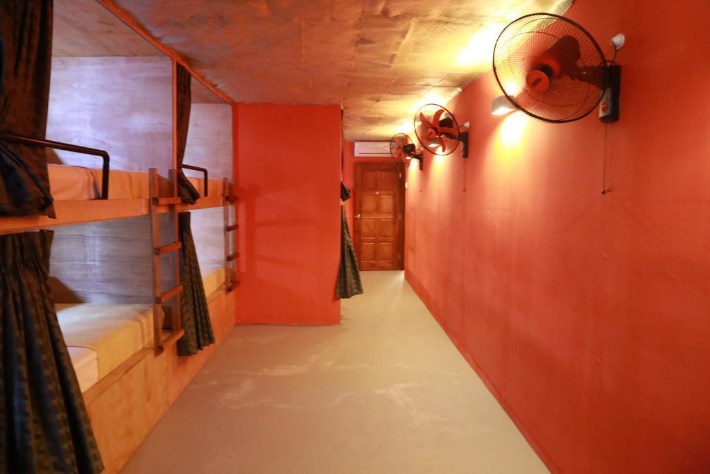 Gibbon Guesthouse Kuching Rom bilde
